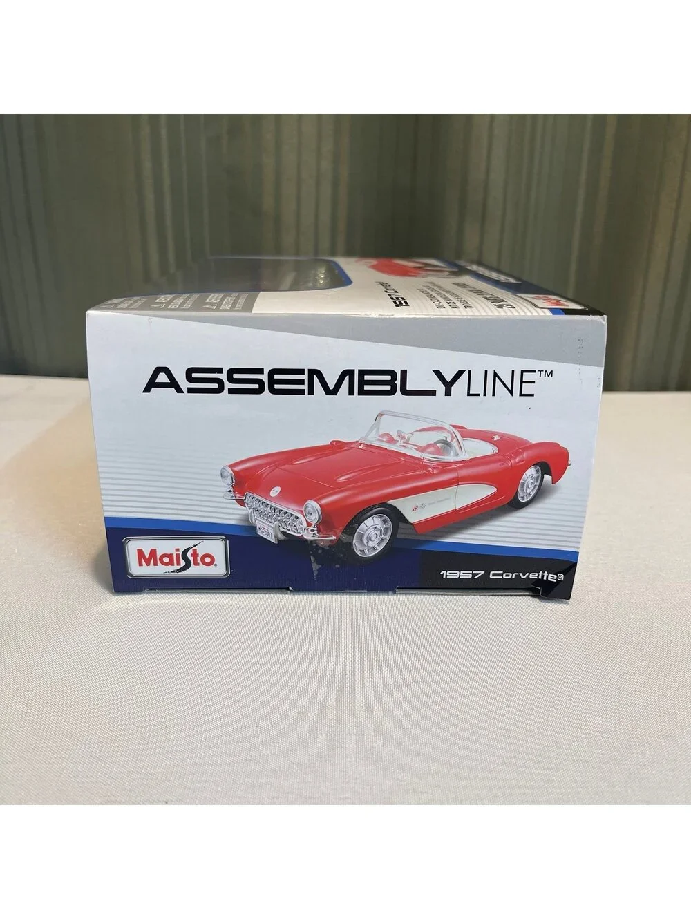 New - 1:24 1957 Chevrolet Corvette Maisto Assembly Line Die-Cast Metal Model Kit